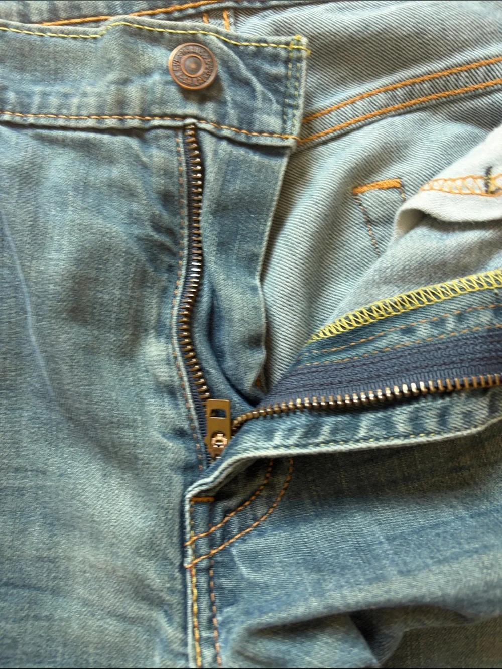 Levi's Men's Skinny Jeans in Light Blue Wash